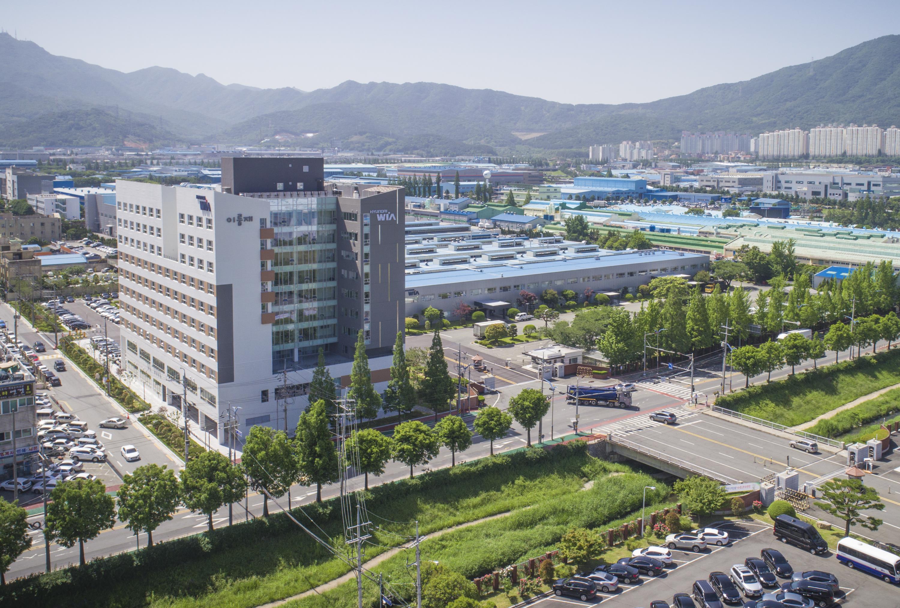 경상남도 창원시에 위치한 현대위아 직원 종합복지시설 ‘이룸재’의 모습. 현대위아는 오는 19일까지 대규모 연구개발 경력직 채용을 진행한다. 현대위아 제공