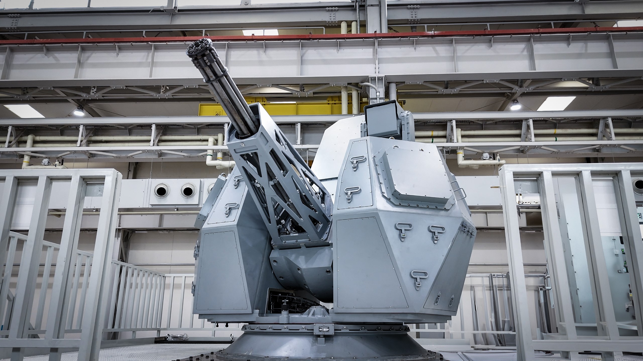 12일 경상남도 창원특례시 현대위아 해상조립장에서 선보인 ‘CIWS-II 함포체계’의 모습.